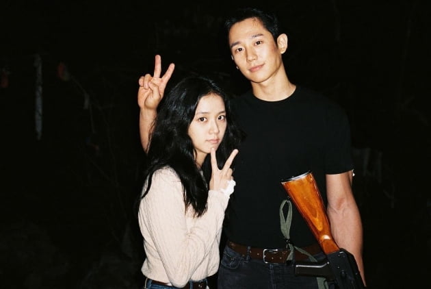 "추억" 블랙핑크 지수, '설강화' 배우들과 떼샷 인증…웃음 피어나는 현장 [TEN★]