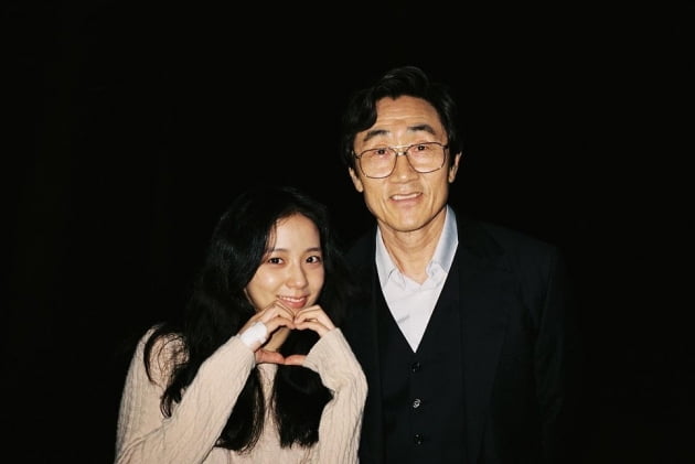 "추억" 블랙핑크 지수, '설강화' 배우들과 떼샷 인증…웃음 피어나는 현장 [TEN★]
