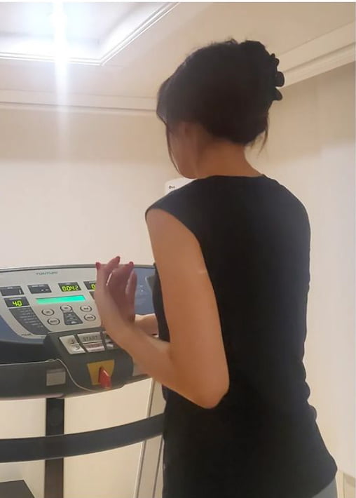 김경화, 설 연휴에 홈트라니…몸매 관리 비결 따로 있었네 [TEN★]