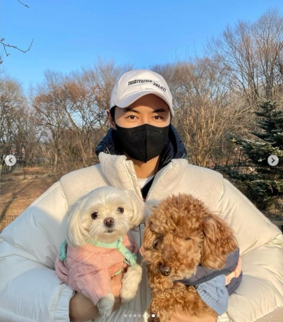 전진♥류이서, 애견카페에서 달달한 데이트...새해 복 듬뿍 받으세요![TEN★]