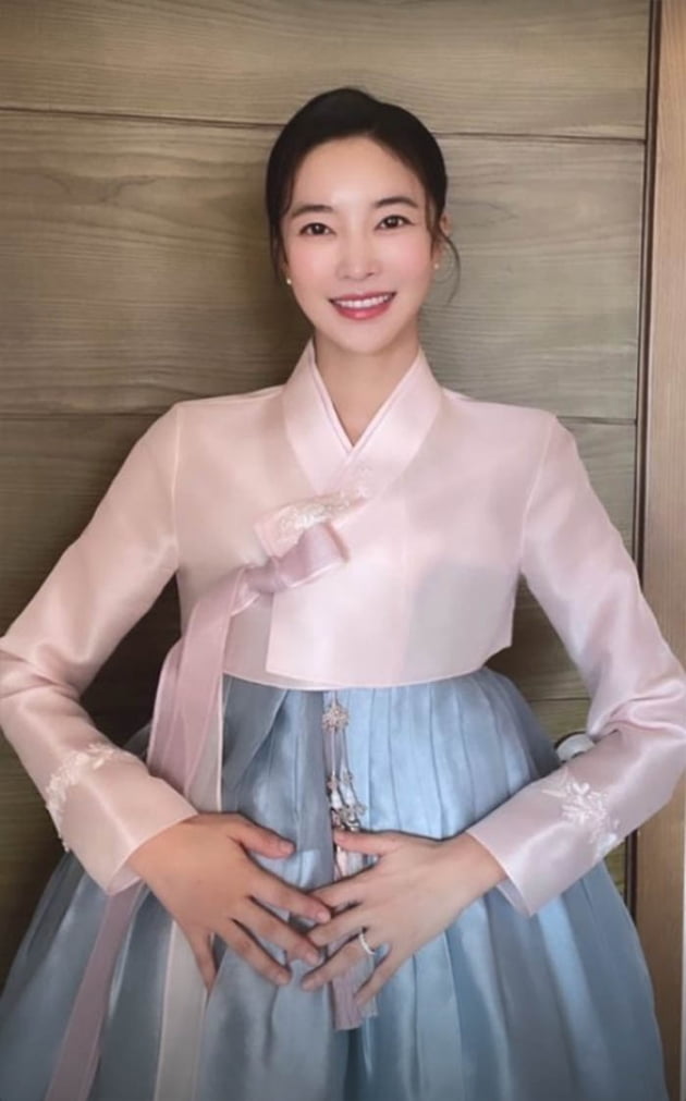 '최우성♥' 김윤지, 결혼 후 시부모 생기니 확 달라진 명절 "십 몇 년 만에" [TEN★]