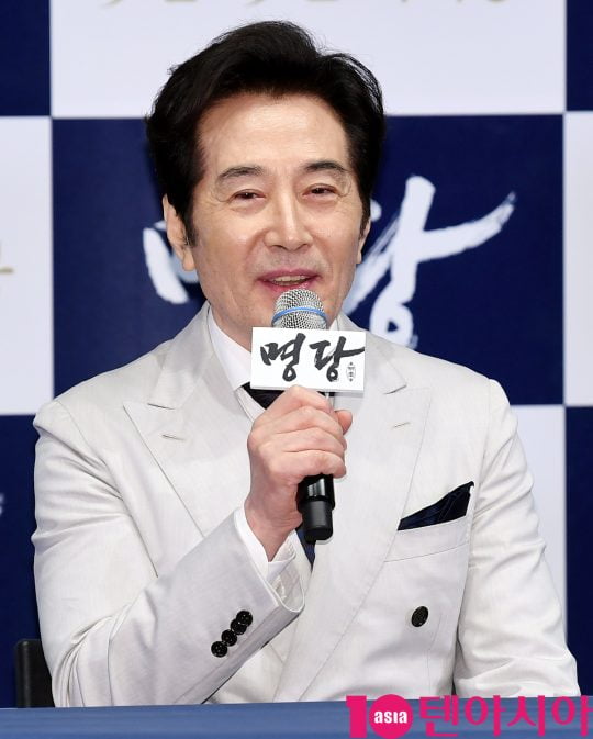 "백윤식과 결혼·혼전임신 계획"…30살 연하 前 여친, 에세이 출간