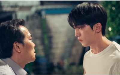 남주혁, 고개숙인 사과 포착…안타까운 순간 ('스물다섯 스물하나')