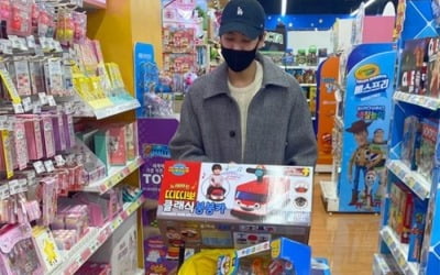 윤남기, ♥이다은보다 딸과 더 달달…장난감 쇼핑 중인 부녀 [TEN★]