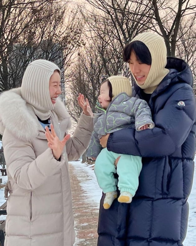 "꼴뚜기 가족 같네"…'1살 연상♥' 나비, 아들 태어나고 세 식구 첫 설날 [TEN★]