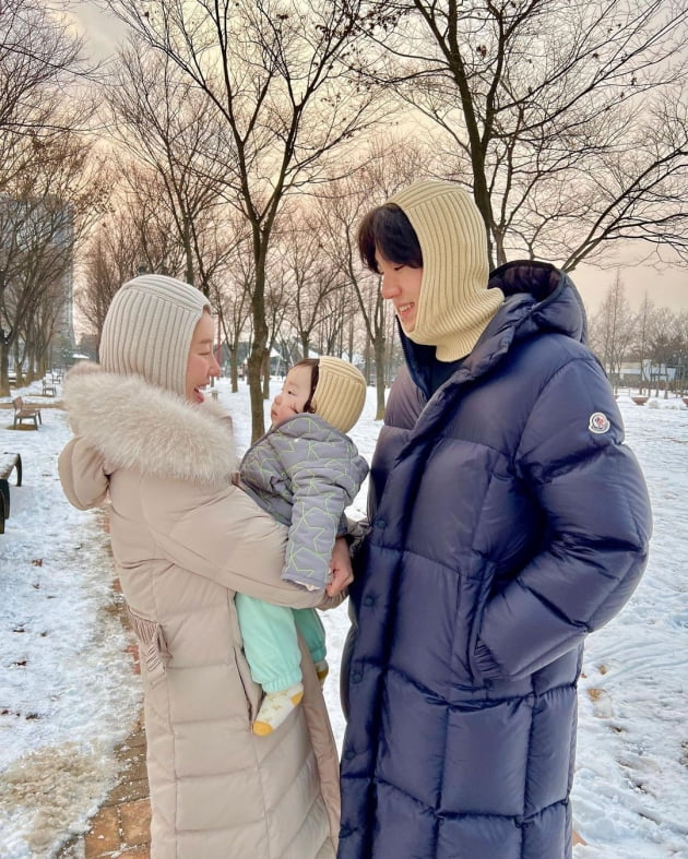 "꼴뚜기 가족 같네"…'1살 연상♥' 나비, 아들 태어나고 세 식구 첫 설날 [TEN★]