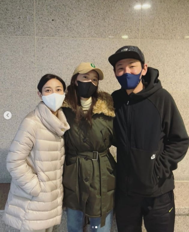 윤아, 황정민x장영남 연극 인증... "울 선배님들 카리스마 아무도 못따라오쥬"[TEN★]