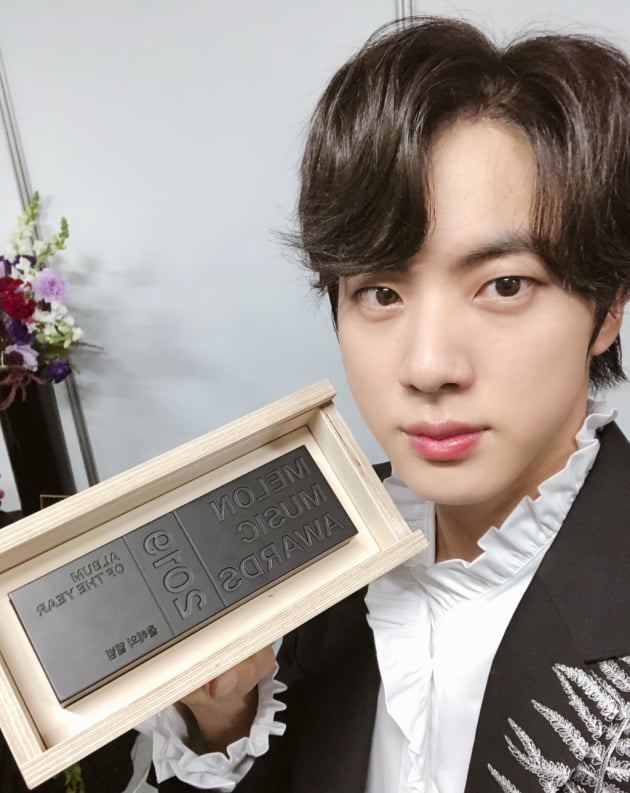 '보컬킹' 방탄소년단 진 'Yours' 日샤잠 29일째 1위