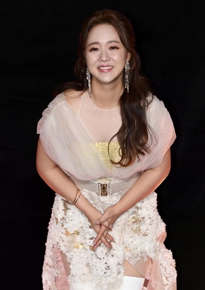 [TEN 포토] 금잔디 '데뷔 20주년 감사합니다'