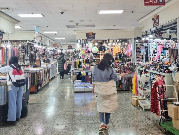 송가인, '송금손' 별명 추가해야겠네…직접 만든 머리 장식에 부채까지 [TEN★]