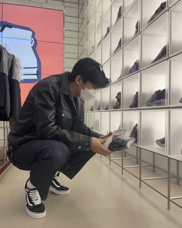 임영웅, 스포츠 브랜드 화보 찍는 줄…182cm다운 모델 비율 [TEN★]