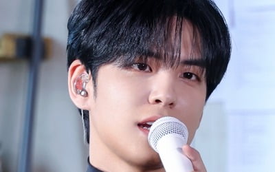 [종합] "박진영이 '최고'라 칭찬"…DAY6 원필, 첫 솔로에 담은 위로