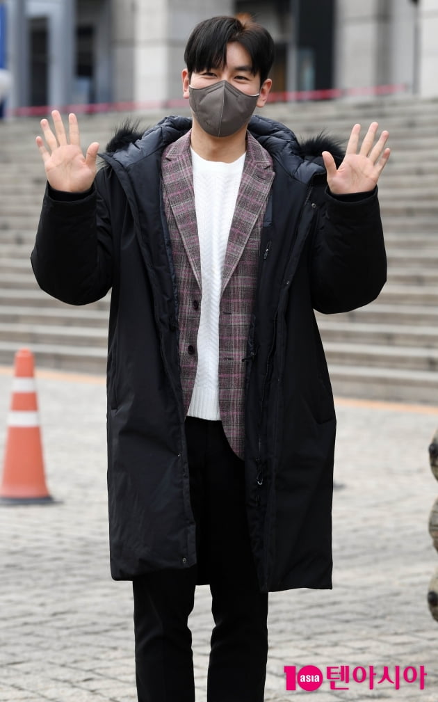 [TEN 포토] 한강 '여심 녹이는 눈웃음'