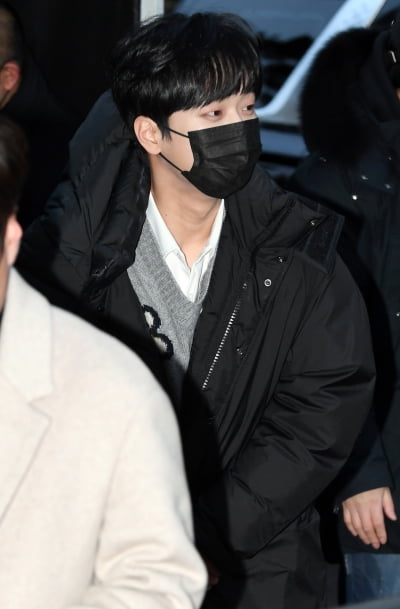 [TEN 포토] 이찬원 '팬들에게 꽃미소 발사'