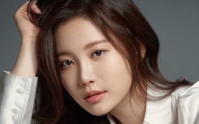 [공식] 유라, 어썸이엔티와 재계약