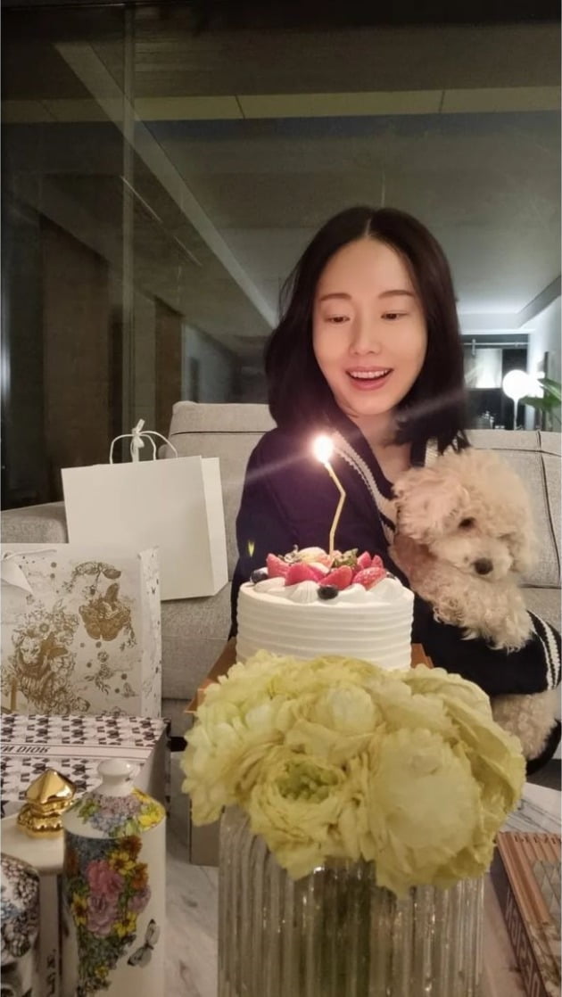 '임신' 이정현, 43살 생일에 초는 하나…44살엔 애엄마로 생일 맞겠네 [TEN★]
