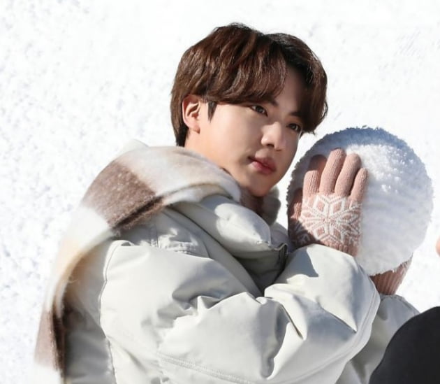 ‘겨울 왕자’ 방탄소년단 진, ‘동계 스포츠와 찰떡 얼음왕자’ 1위