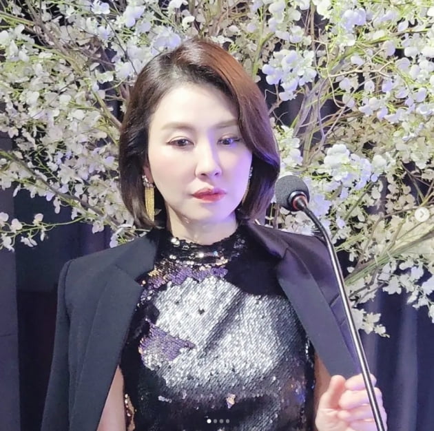 '52세' 이일화, 매혹적 드레스..,고혹미의 진리...독보적 우아함[TEN★]