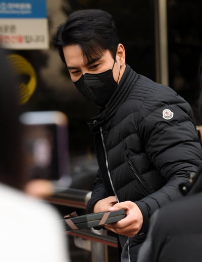 [TEN 포토] 장민호 '팬에게 받은 소중한 선물'