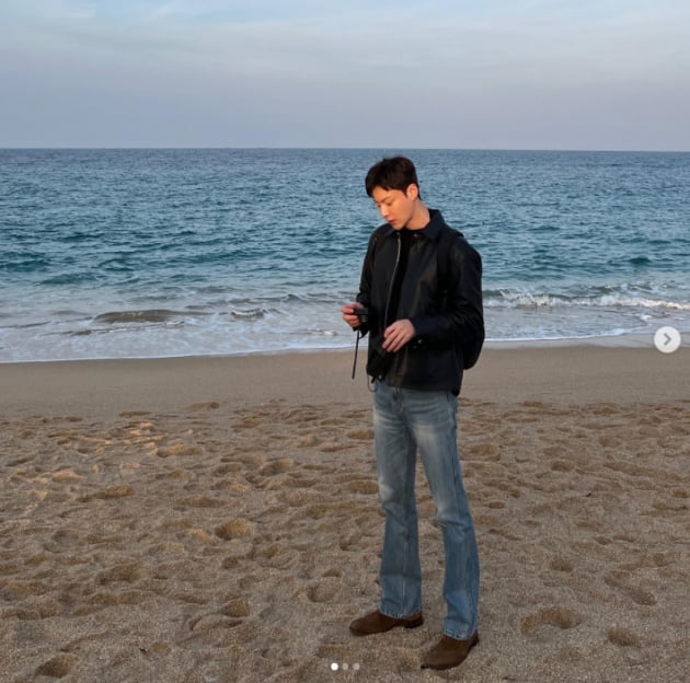 안재현, 겨울바다에서 일상이 화보...세상혼자사는 비주얼[TEN★]