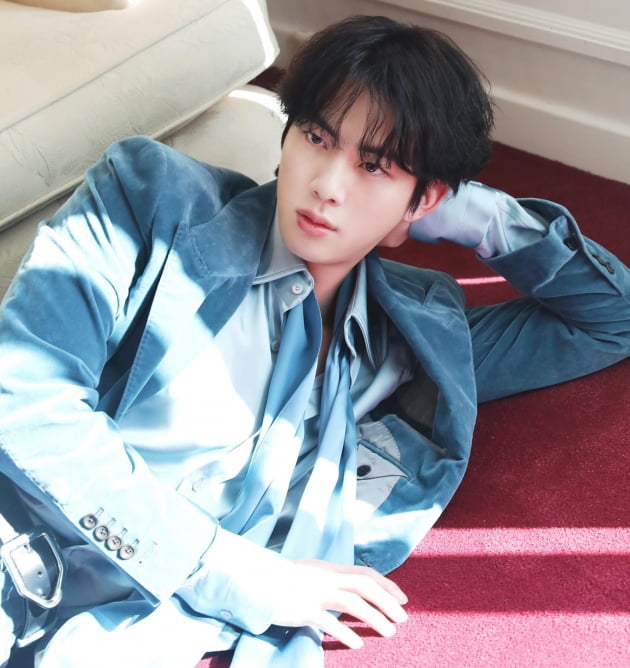 방탄소년단 진, ‘Yours’ ‘슈퍼 참치’ 빌보드 핫 트렌딩 주간 차트 TOP10 2곡 연속 차트인