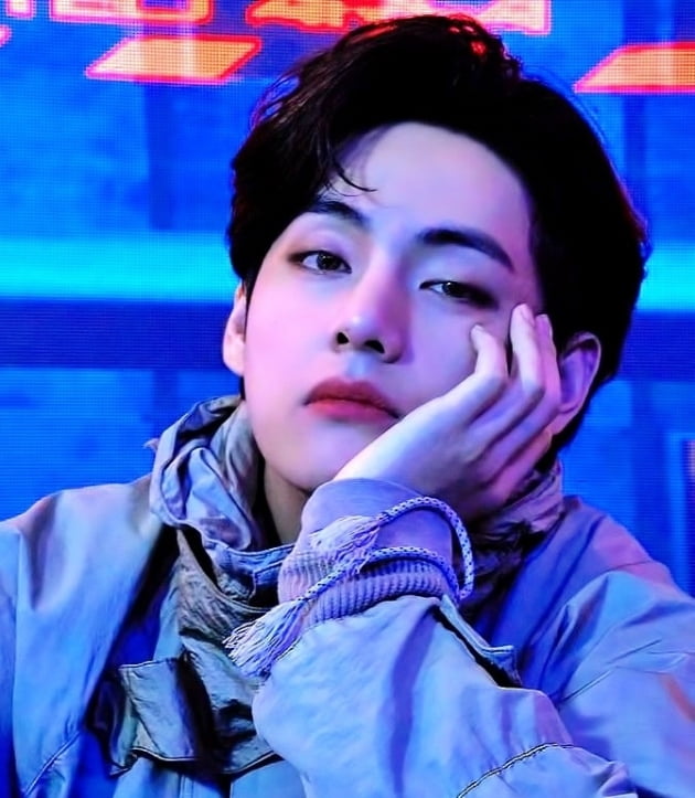 BTS 뷔, 위키피디아 1월 공식랭킹 '韓 솔로 1위'