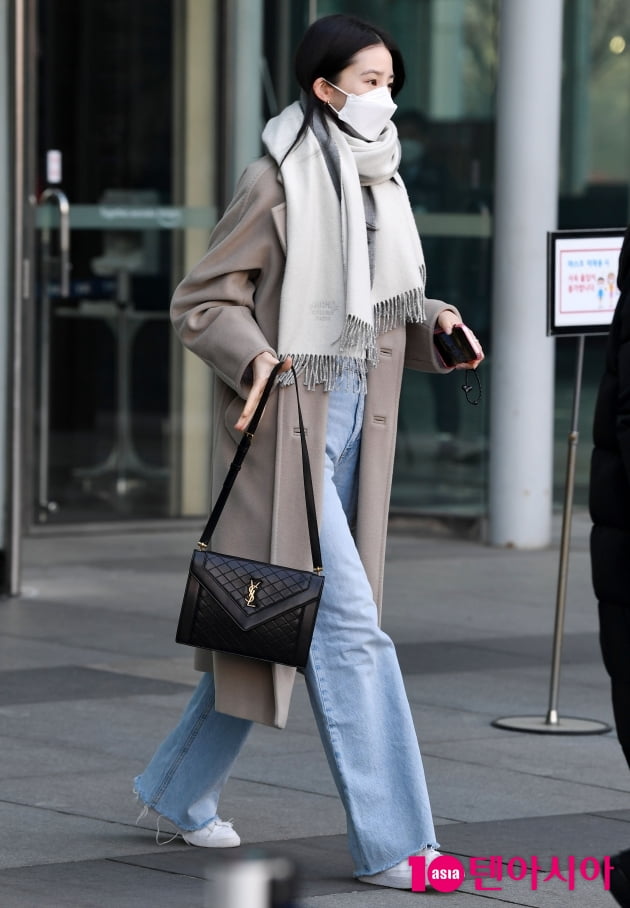 [TEN 포토] 모델 아이린 '스타일리쉬한 퇴근길'