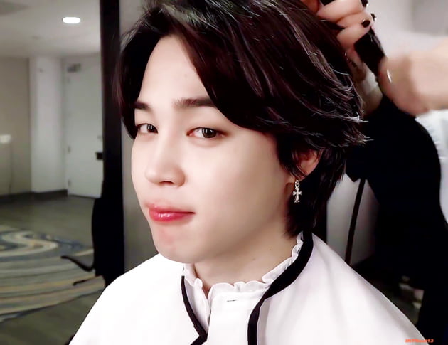 방탄소년단 지민, AMAs 현장에서 입은 옷 뭐길래 품절...'손민수' 부르는 완벽 니트핏
