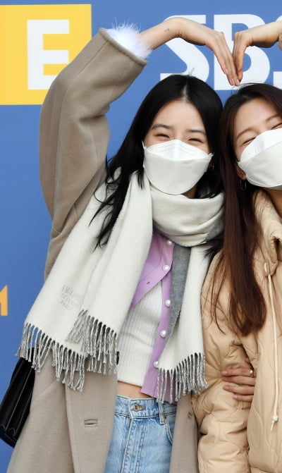[TEN 포토] 모델 아이린 '추위 녹이는 눈웃음'