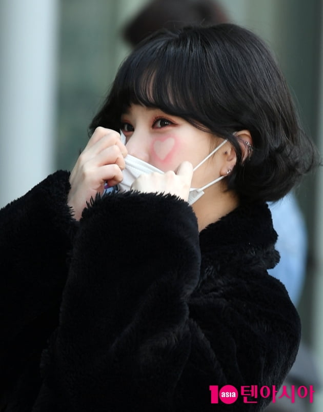 [TEN 포토] 비비지 은하 '너만 봐 볼 속에 하트가 쫙~'