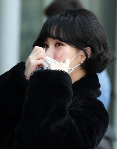 [TEN 포토] 비비지 은하 '너만 봐 볼 속에 하트가 쫙~'