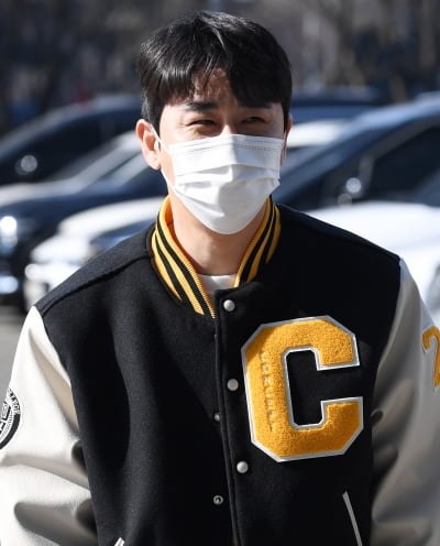 [TEN 포토] 영탁 '마스크 넘어 잘생김'