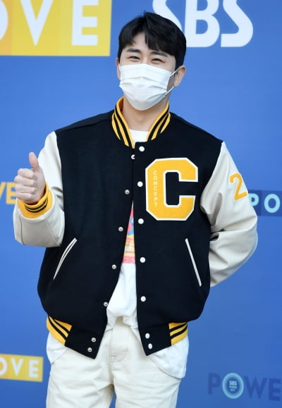 [TEN 포토+] 영탁 '오빠랑 전복 먹으러 방송국 갈래?'