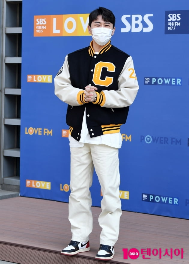 [TEN 포토] 영탁 '마성의 분위기남'