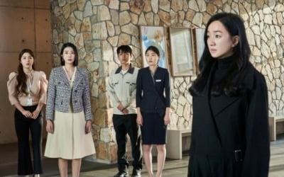 수애, 수갑 차고도 초연…최후의 한 방 있을까 ('공작도시')