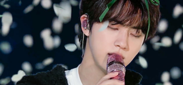 방탄소년단 진, 전 세계에 퍼진 ‘Yours’의 인기..거침없는 인기 행보