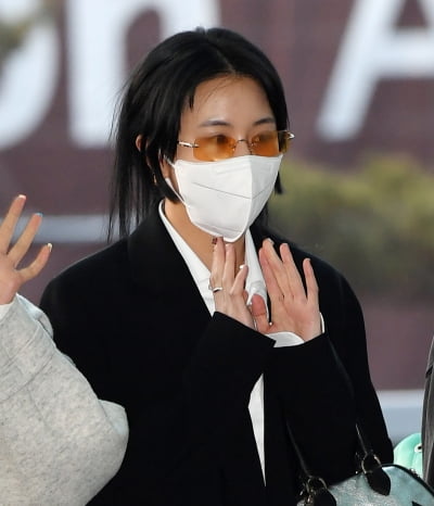 [TEN 포토] 트와이스 채영 '귀엽게 양손인사'