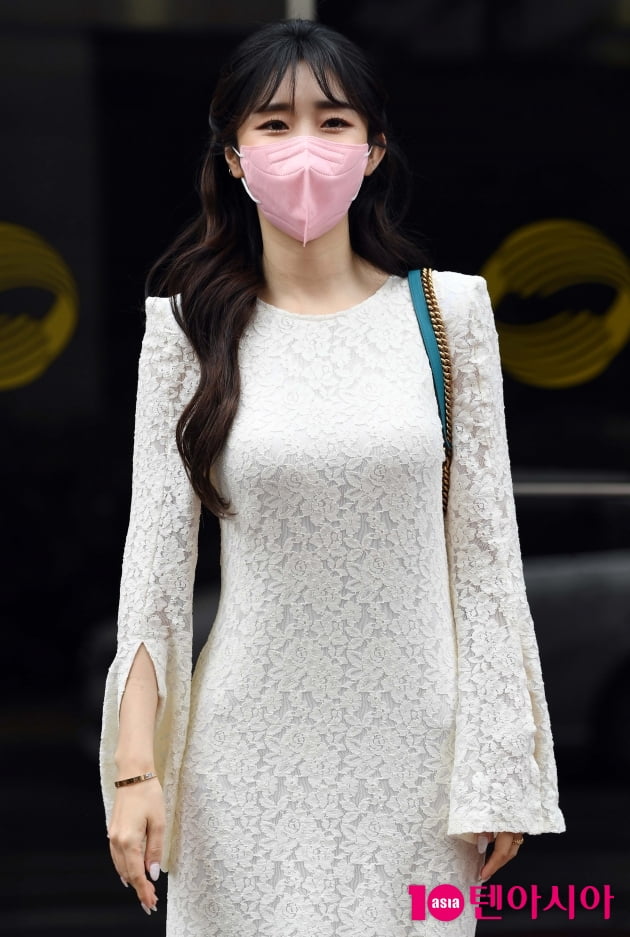 [TEN 포토] 하유비 '시스루로 섹시하게'