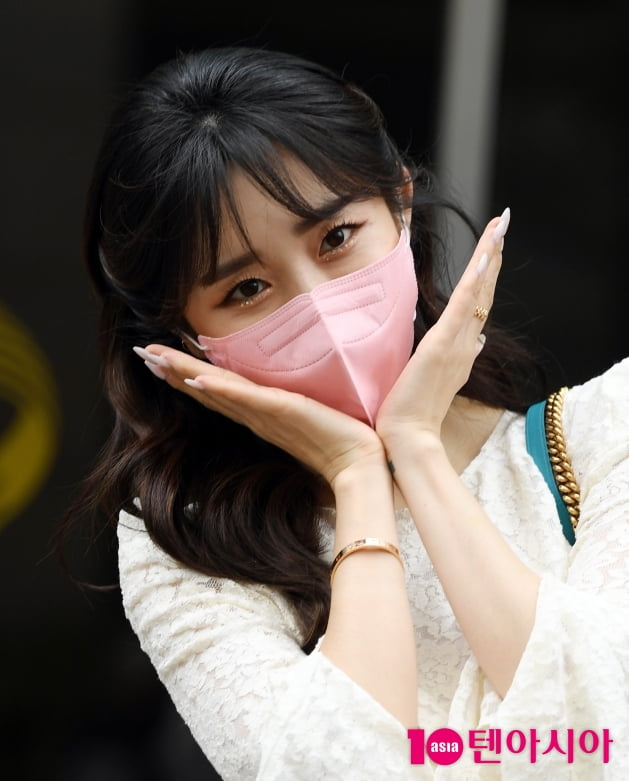 [TEN 포토] 하유비 '깜찍한 꽃받침'