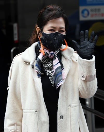 [TEN 포토] 이자연 '반가워요~'