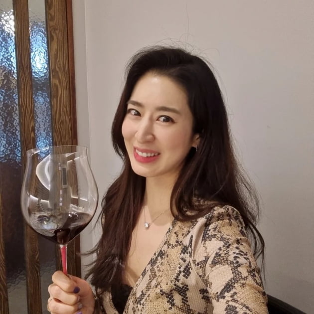 '주진모♥' 민혜연, '투뿔한우+랍스터라면+와인' 입호강 발렌타인 "우리 스타일" [TEN★]