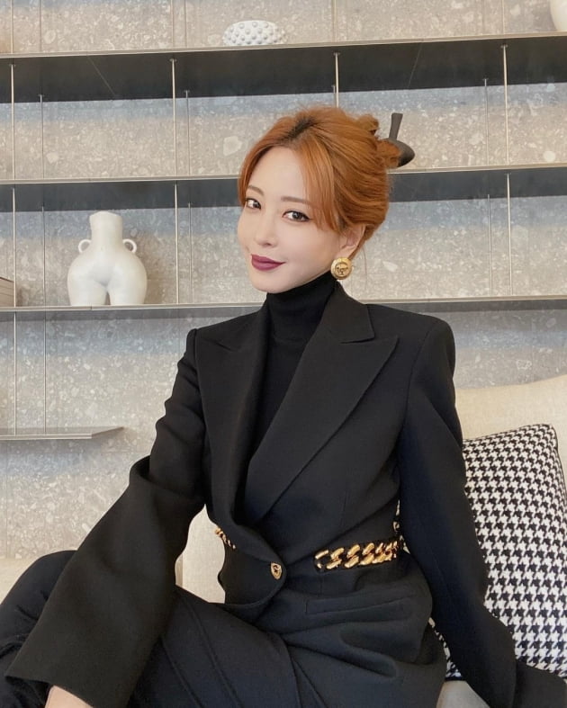 '10살 연하♥' 한예슬, "90’s 레트로 좋은 요즘" 올라간 눈꼬리만큼 도도한 매력UP[TEN★]