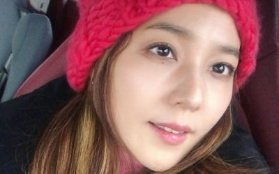 '기태영♥' 유진, "로희꺼랑 세트로 떴던" 손뜨개모자 쓰고 '원조 요정 미모' 발산 [TEN★]