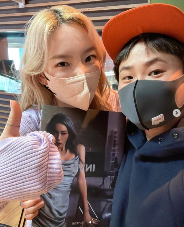 김신영x태연, 찐친과 다정하게...인형이네 [TEN★]