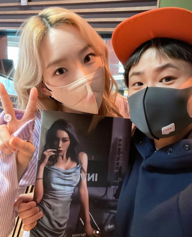 김신영x태연, 찐친과 다정하게...인형이네 [TEN★]