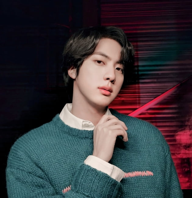 방탄소년단 진 "복도를 환히 비추는 후광" 美스태프 실물보고 '입이떡'