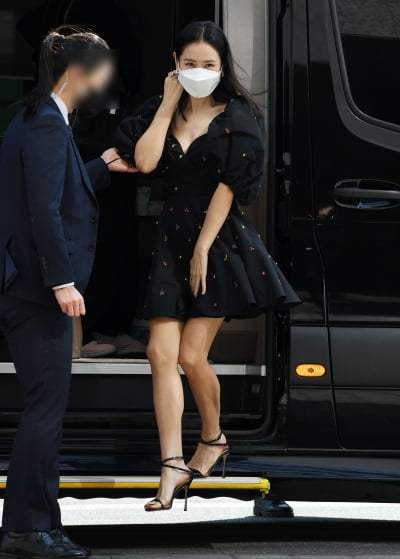 [TEN 포토] 손예진 '오랜만에 인사드려요'