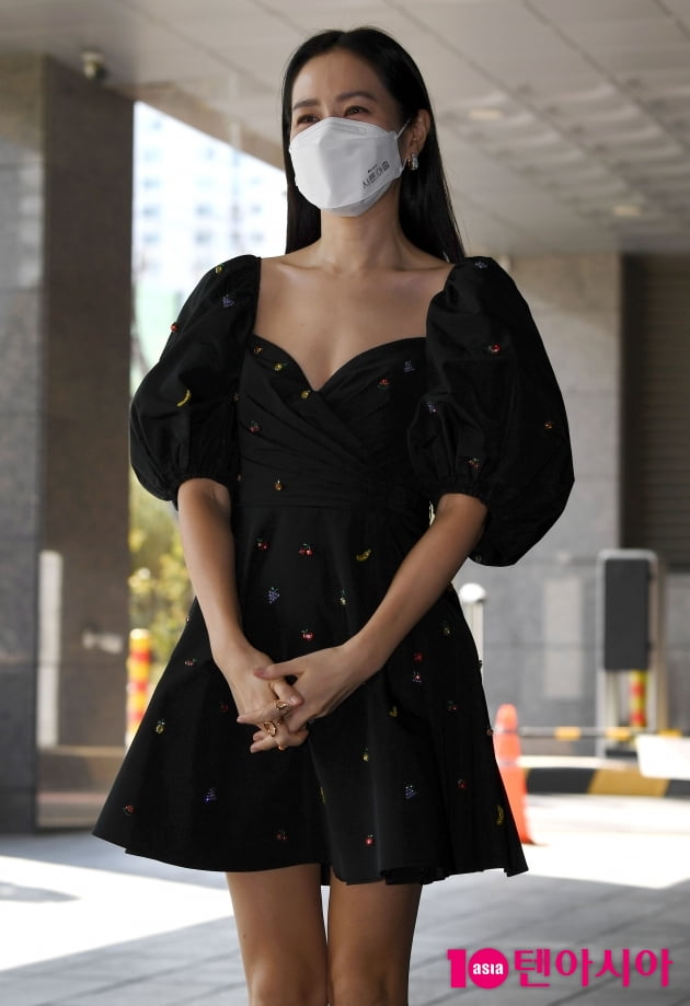 [TEN 포토] 손예진 '음푹 파인 쇄골라인엔 물 고이겠네'