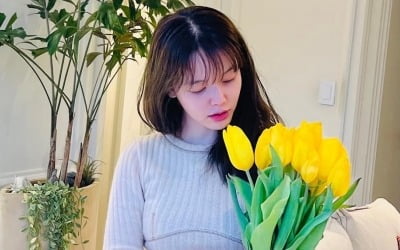 AOA 출신 지민, 활동 재기 희망? 문신 다 가리고 노란 튤립과 함께[TEN★]