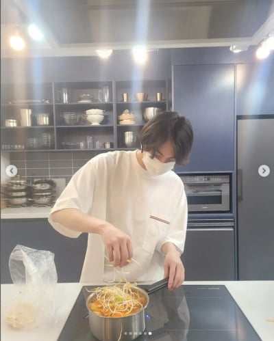 셰프 이연복, BTS 진과 함께 매운탕 요리교실...강수정 "부럽습니다"[TEN★]